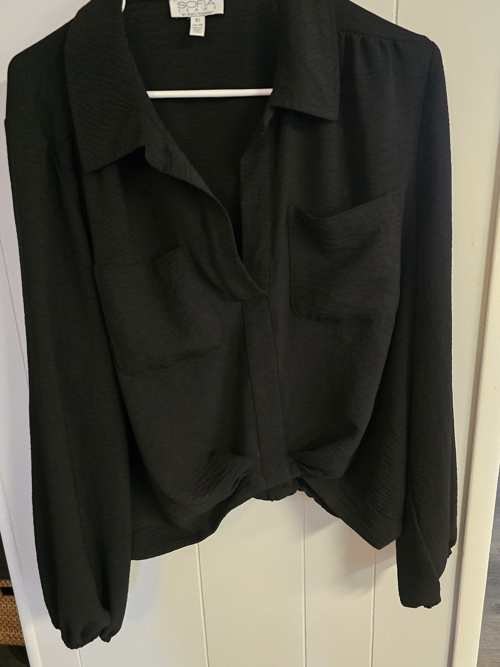 sofia by sofia vergara Black Long-Sleeve Blouse